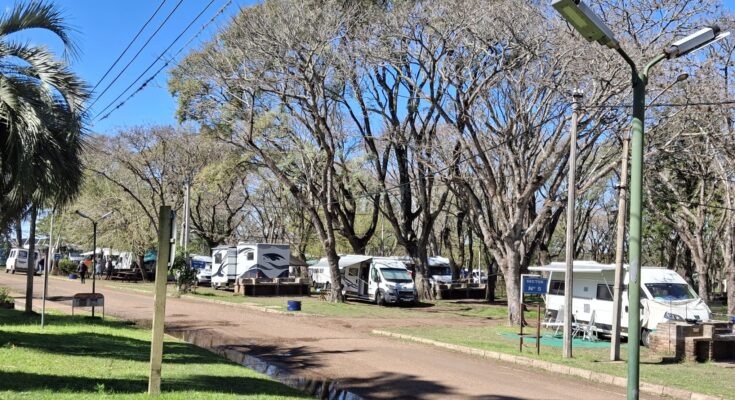 Regreso de los motorhome a Termas del Arapey en un fin de semana largo con ocupación total
