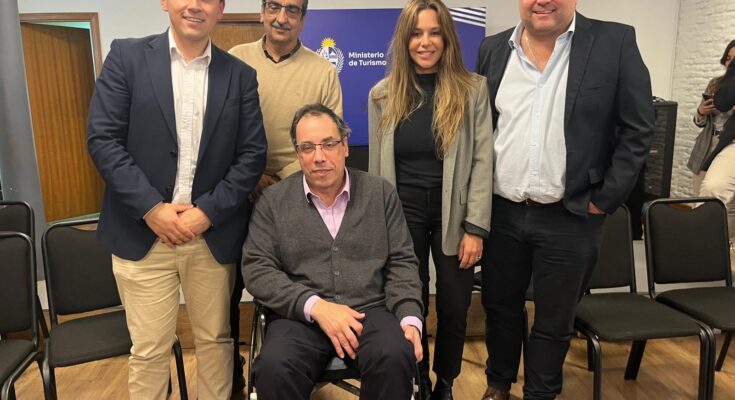 Gobierno de Salto presente en encuentro nacional de turismo con el Ministerio
