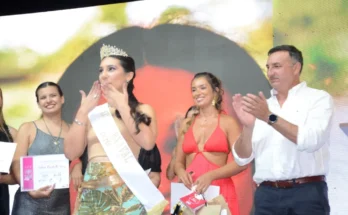 Ximena Breventano, nueva Reina del Carnaval de Salto 2026 en una noche colmada de fiesta, samba y emoción