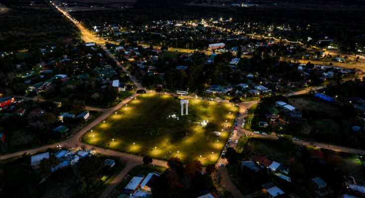La Plaza Tierra de Campeones estrenó nueva iluminación en Termas del Daymán