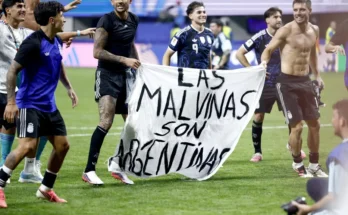 FIFA ABRIRÁ UN EXPEDIENTE DISCIPLINARIO A ARGENTINA POR EXHIBIR UNA BANDERA SOBRE LAS ISLAS MALVINAS