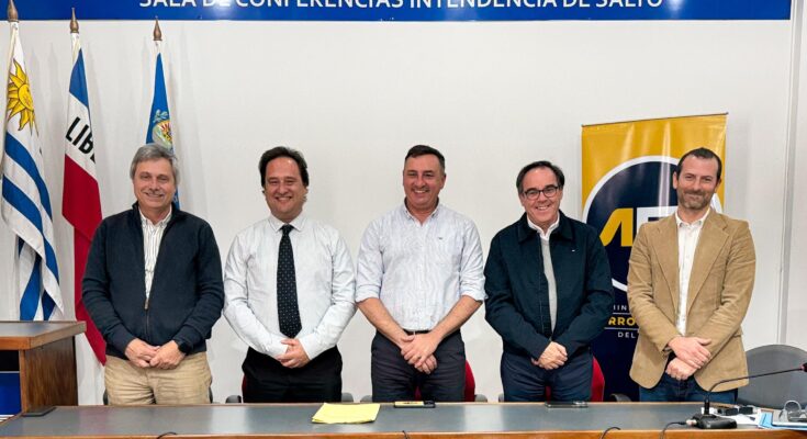 Gobierno de Salto y AFE firmaron convenio para recuperar el patrimonio ferroviario y fortalecer el desarrollo logístico