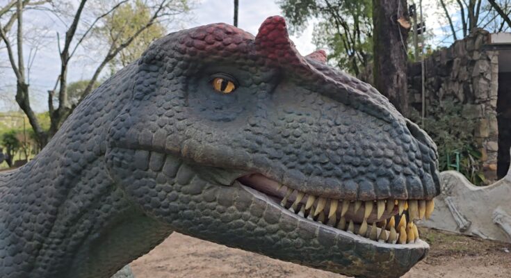 Dino Aventura llega al Parque Harriague con dinosaurios a escala real y una experiencia para toda la familia